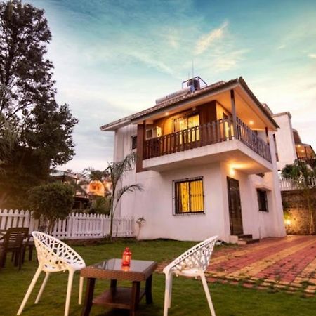 Paramount 3 Ac Bedrooms Hall Garden With Lake View Pānchgani Exterior foto