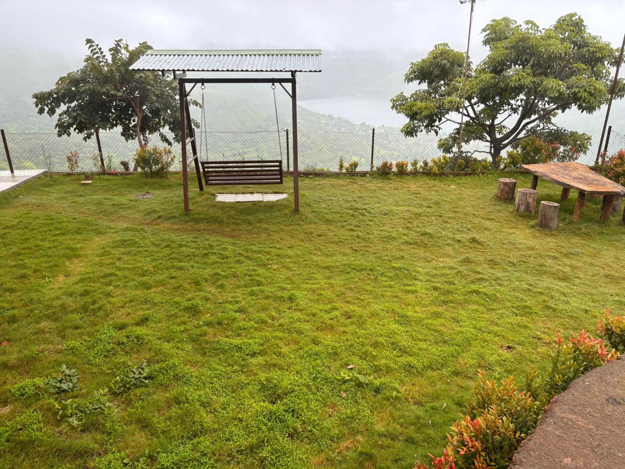 Paramount 3 Ac Bedrooms Hall Garden With Lake View Pānchgani Exterior foto