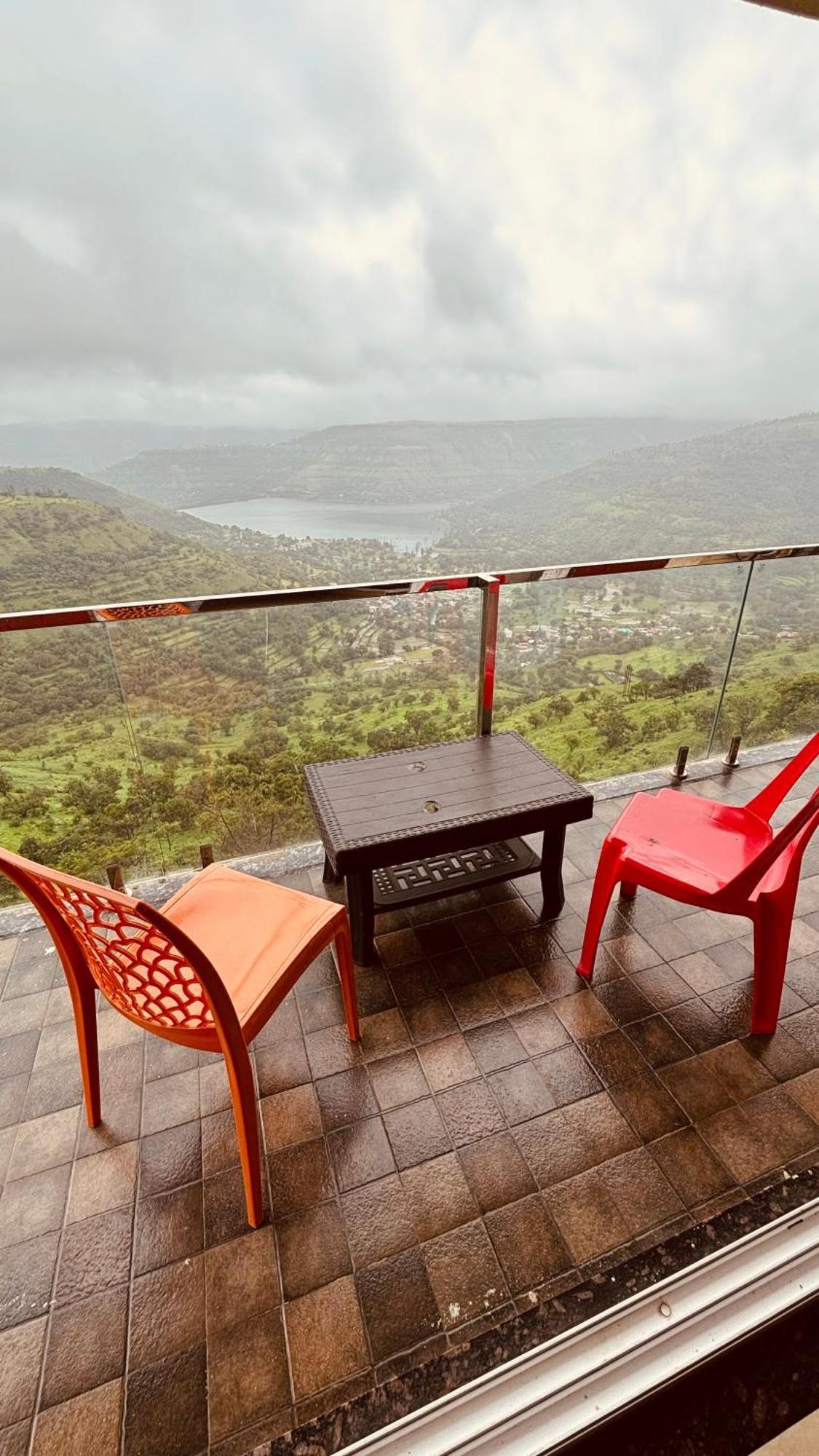 Paramount 3 Ac Bedrooms Hall Garden With Lake View Pānchgani Exterior foto