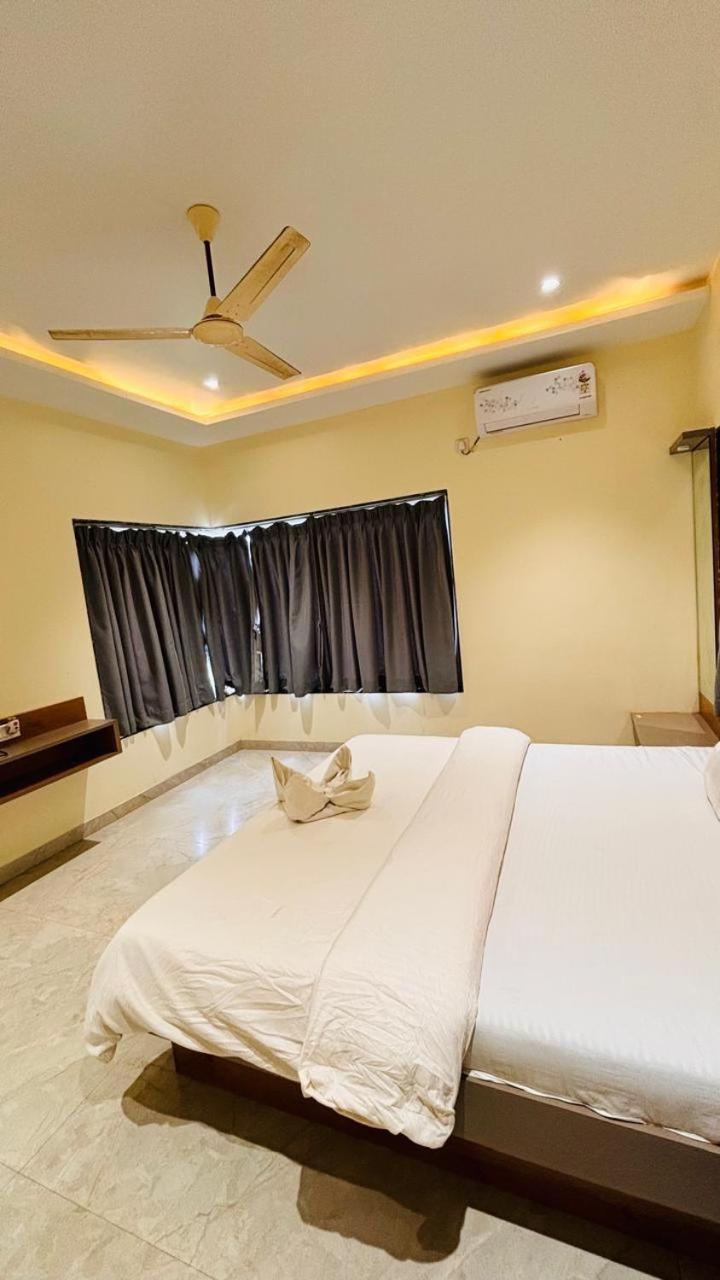 Paramount 3 Ac Bedrooms Hall Garden With Lake View Pānchgani Exterior foto