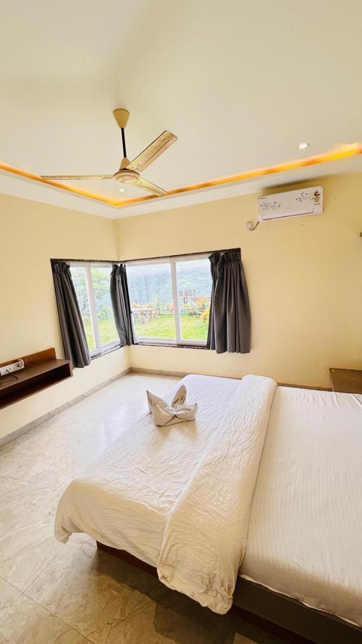 Paramount 3 Ac Bedrooms Hall Garden With Lake View Pānchgani Exterior foto
