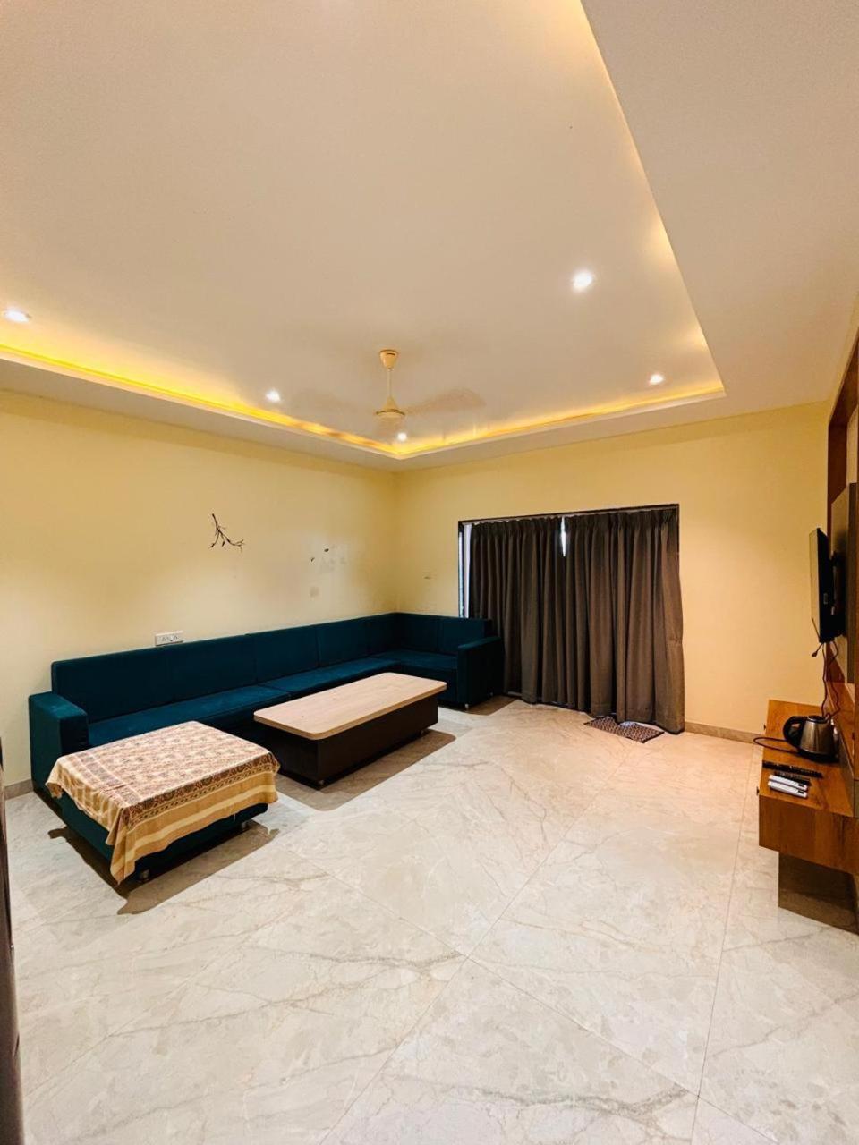 Paramount 3 Ac Bedrooms Hall Garden With Lake View Pānchgani Exterior foto