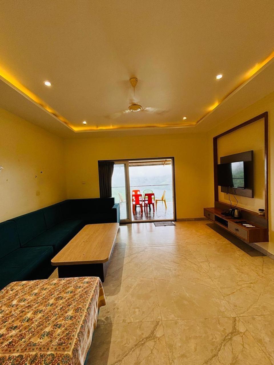 Paramount 3 Ac Bedrooms Hall Garden With Lake View Pānchgani Exterior foto
