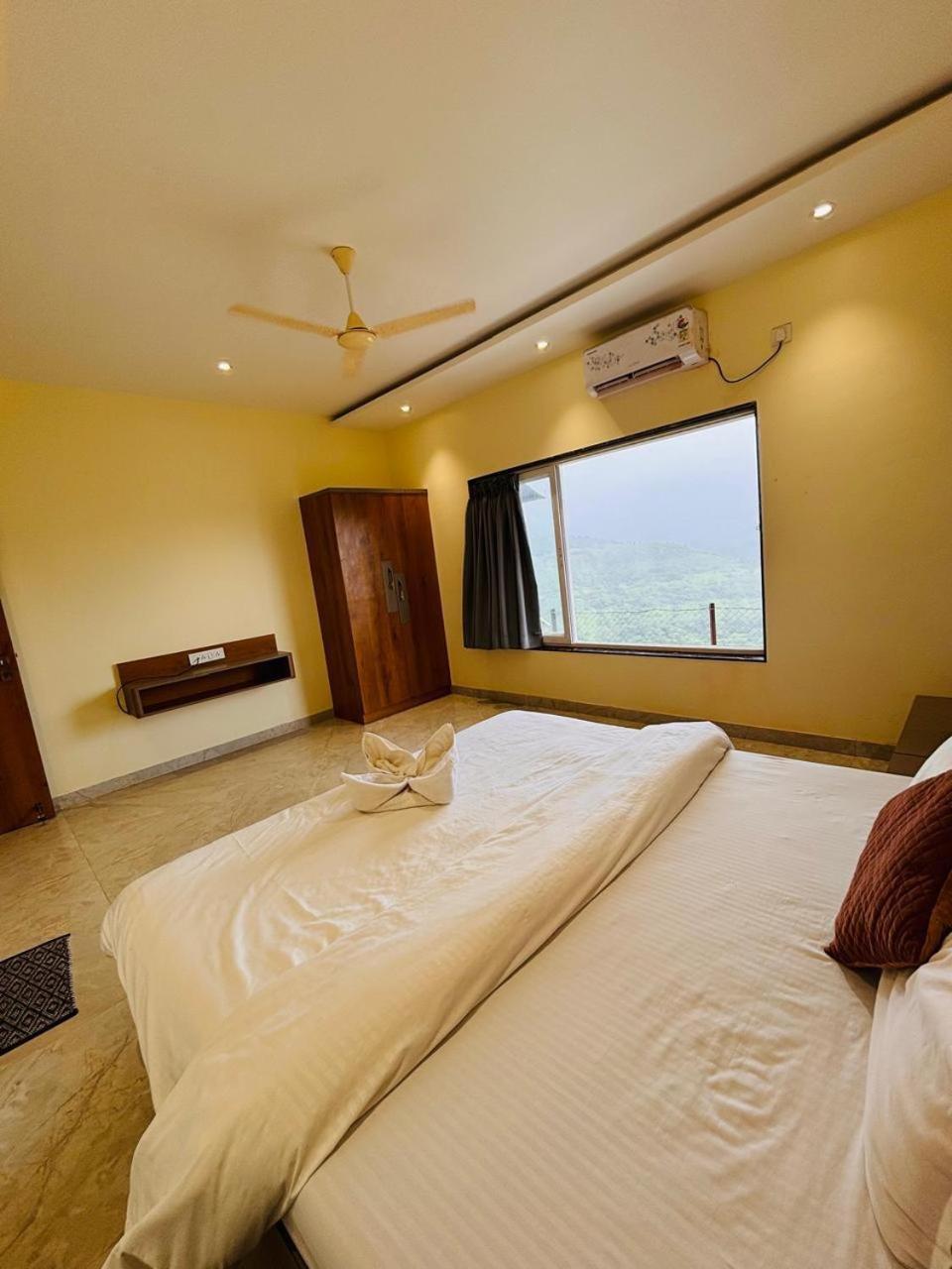 Paramount 3 Ac Bedrooms Hall Garden With Lake View Pānchgani Exterior foto