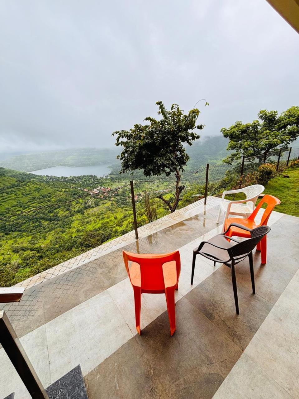 Paramount 3 Ac Bedrooms Hall Garden With Lake View Pānchgani Exterior foto