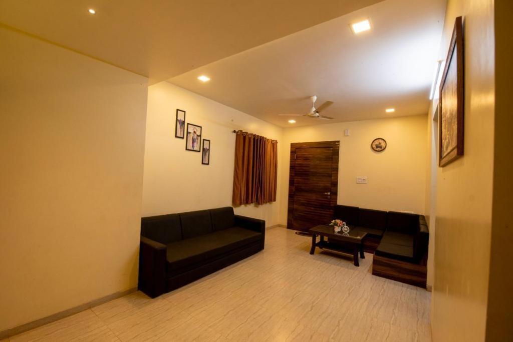 Paramount 3 Ac Bedrooms Hall Garden With Lake View Pānchgani Exterior foto