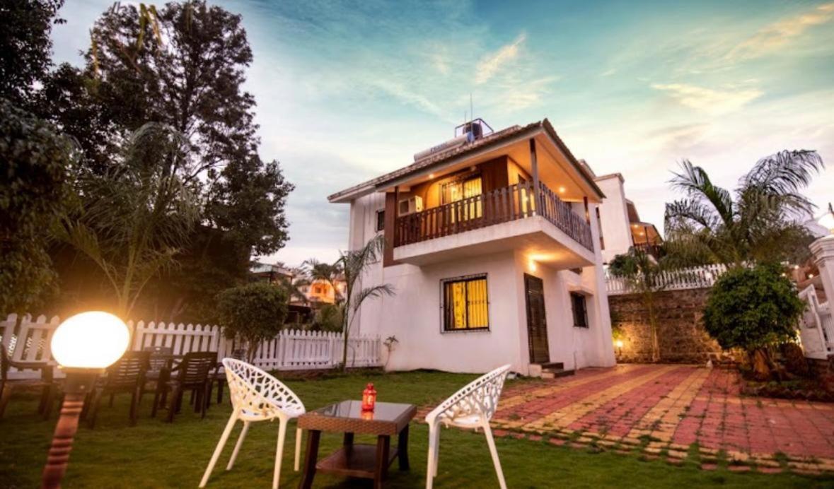 Paramount 3 Ac Bedrooms Hall Garden With Lake View Pānchgani Exterior foto