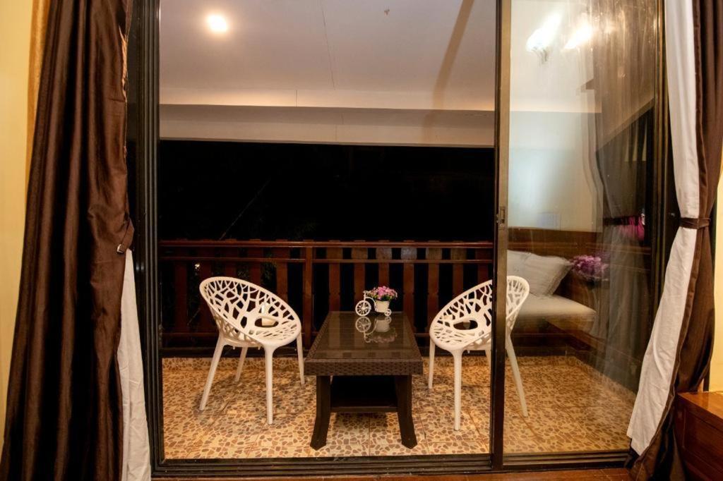 Paramount 3 Ac Bedrooms Hall Garden With Lake View Pānchgani Exterior foto