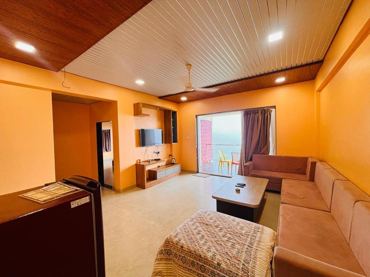 Paramount 3 Ac Bedrooms Hall Garden With Lake View Pānchgani Exterior foto