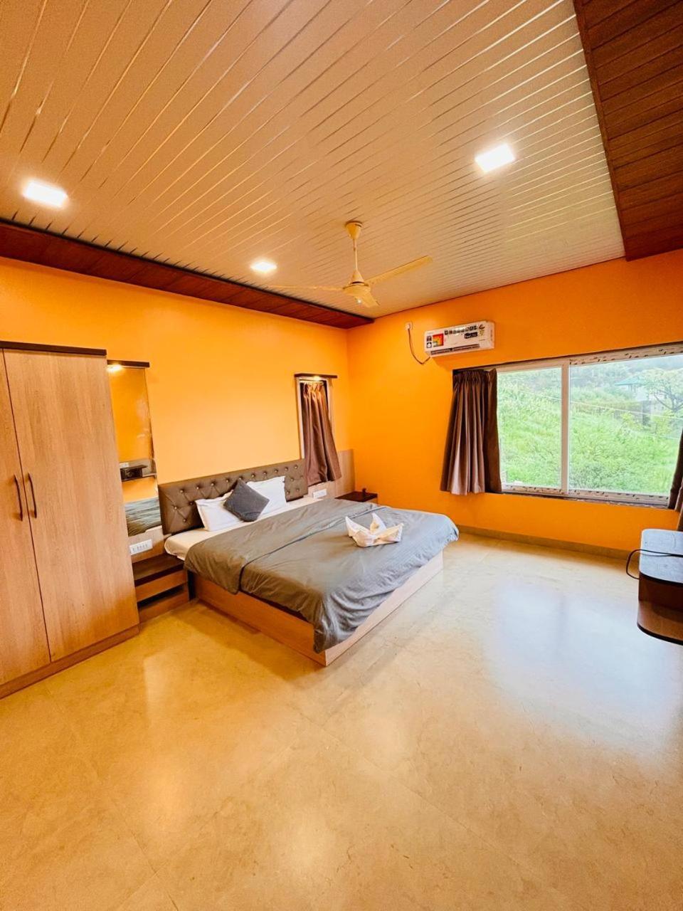 Paramount 3 Ac Bedrooms Hall Garden With Lake View Pānchgani Exterior foto