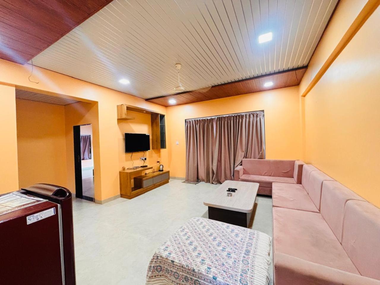 Paramount 3 Ac Bedrooms Hall Garden With Lake View Pānchgani Exterior foto