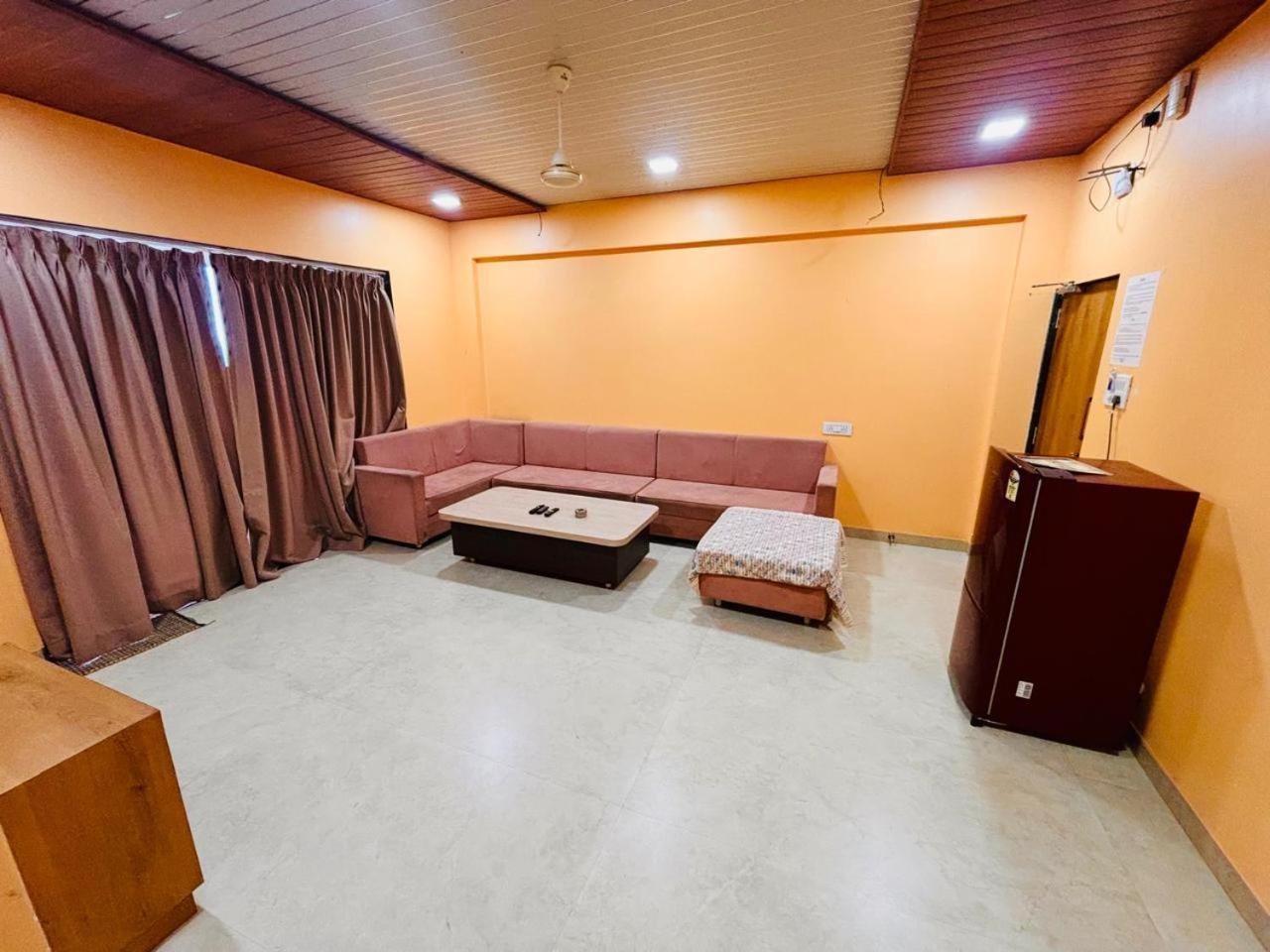 Paramount 3 Ac Bedrooms Hall Garden With Lake View Pānchgani Exterior foto