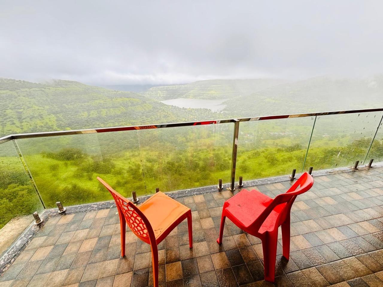 Paramount 3 Ac Bedrooms Hall Garden With Lake View Pānchgani Exterior foto